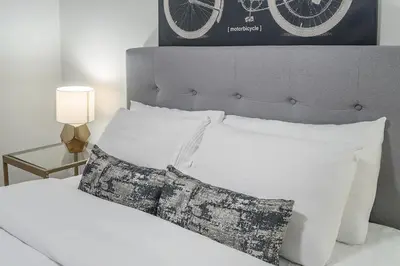 Gallery image of Vintage 3BR 2Bath - Golden Square Mile - Sleeps 8 in Montréal