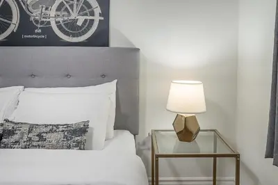 Gallery image of Vintage 3BR 2Bath - Golden Square Mile - Sleeps 8 in Montréal