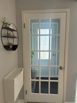 a white door with a window in a room at Escapade familiale à Longueuil in Longueuil