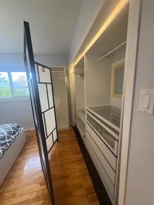 a room with a bed and a walk in closet at Escapade familiale à Longueuil in Longueuil