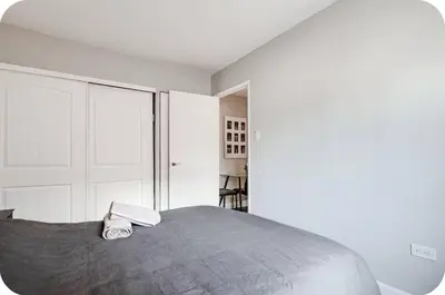a bedroom with a bed with a book on it at Charmant 1-chambre proche restaurants et attractions in Montréal