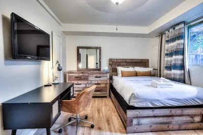 a bedroom with a desk and a bed and a desk at Cute & Cozy Hub for Montreal Travelers in Montréal