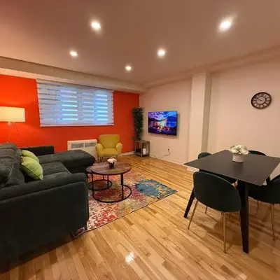 Cute & Cozy Hub for Montreal Travelers