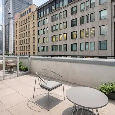 Chic Old Montreal Retreat - Iconic Location