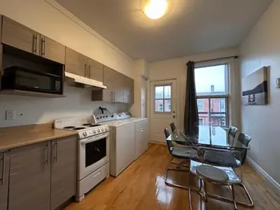 Gallery image of FULL KITCHEN 10min from DTOWN Room B in Montréal