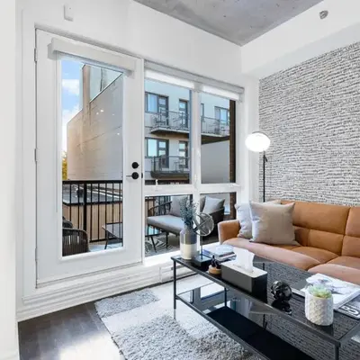 Pristine Parc Avenue Pad With Parking