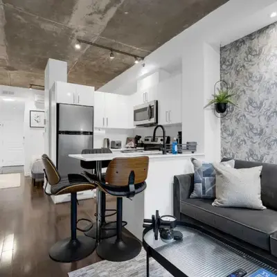 Impeccable Parc Avenue Pad With Parking