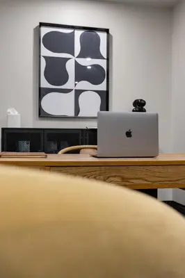 an apple laptop sitting on top of a desk at The Cove Hotel in Montréal