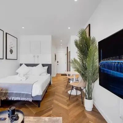 The Speakeasy Suite 502 With Parking