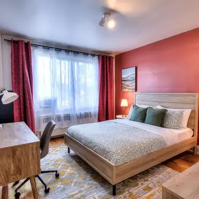 Delightful Style & Comfort in Montreal! Sleep 4!