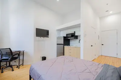 Gallery image of Sunny Corner studio for 2 Guest with Parking in Montréal