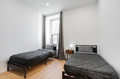 Gallery image of Loft Studio & 2 Single Beds For 2 Guests with Parking in Montréal