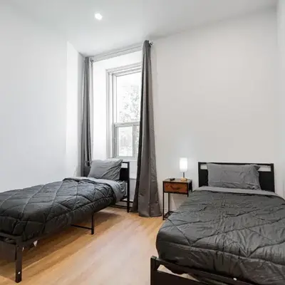 Loft Studio & 2 Single Beds For 2 Guests with Parking