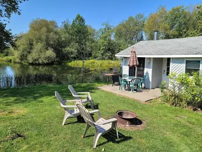 Gallery image of Petit chalet au bord du lac in Shefford