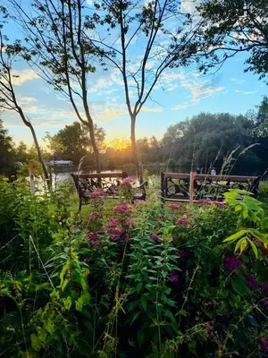 Gallery image of Petit chalet au bord du lac in Shefford