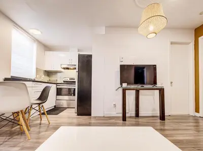a kitchen with a table and chairs in a room at Appartement design au cœur de Griffintown in Montréal