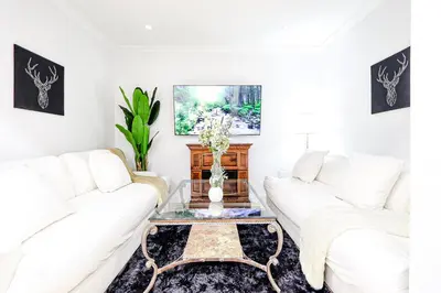 Gallery image of Large Family Duplex for 10 Guest with 2 private Parking in Montréal