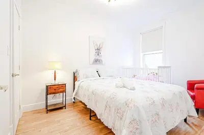 Gallery image of Large Family Duplex for 10 Guest with 2 private Parking in Montréal