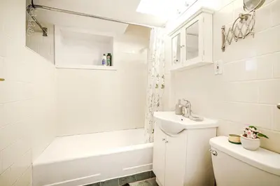 Gallery image of Allo downtown For 2 Guest Close to metro Peel in Montréal