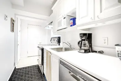 Gallery image of Allo downtown For 2 Guest Close to metro Peel in Montréal