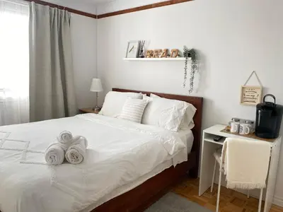 Gallery image of Cozy bedroom in family house 2 in Longueuil