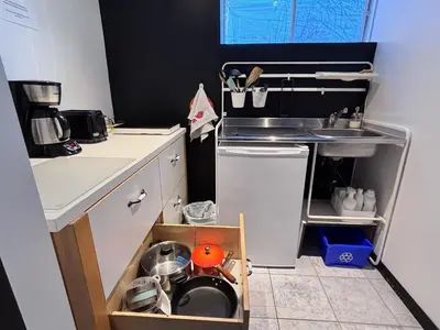 a small kitchen with a sink and a counter top at Charmant petit studio à 15 minutes de Montréal in Longueuil
