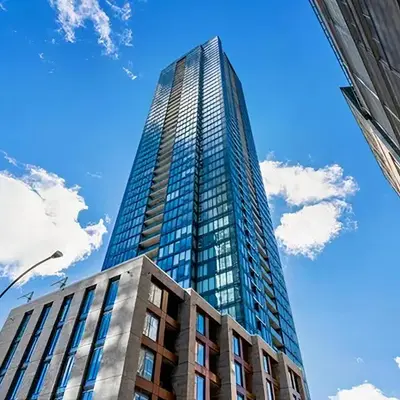 Panoramic Horizon Condo - Downtown Montreal with Pool and Parking