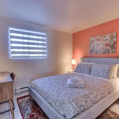 Beautiful Spacious Apartments! 6 guest Vacation home Montreal