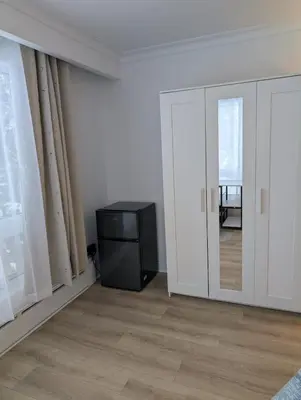 a room with a door and a dresser and a mirror at Chambre privée 5 min Université Hôpital in Trois-Rivières