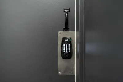 a door with a remote control attached to it at Chic Studio pour 2- 7 jours- Parking gratuit in Montréal