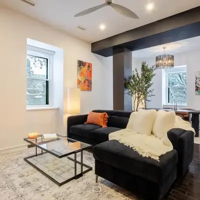 Elegant Downtown Stay