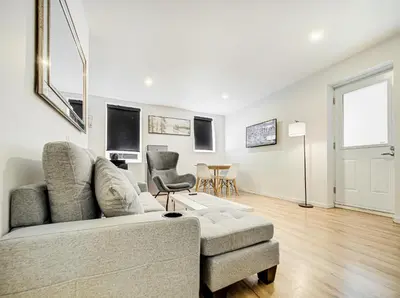 a living room with a couch and a chair at Appartement central à Montréal - À deux pas de tout in Montréal