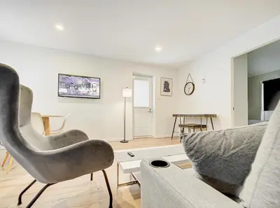 a living room with a couch and a chair at Appartement central à Montréal - À deux pas de tout in Montréal