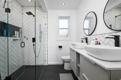 a white bathroom with two sinks and a mirror at Comfort & Style in Ahuntsic in Montréal
