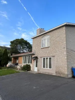 a brick house with a driveway in front of it at Luxury House Near Montreal Self Check-In in Longueuil