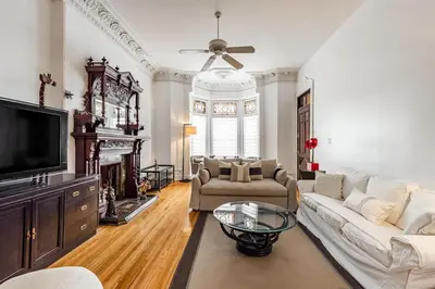 a living room with a couch and a tv at Au coeur du plateau in Montréal