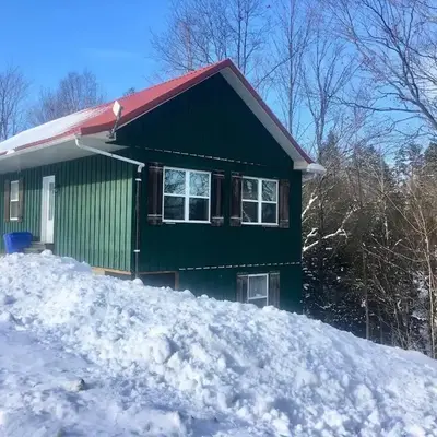 Charming chalet for rent next to Owl Head SKI