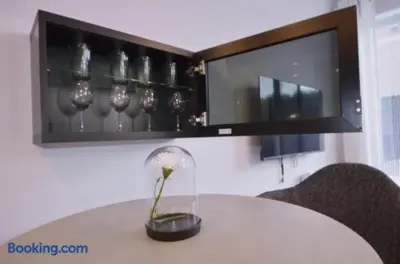 Gallery image of 102 - Romance Cozy 2BR with Patio, Gym, Parking, DT&Airport in Montréal