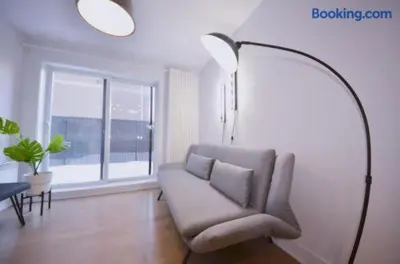 Gallery image of 102 - Romance Cozy 2BR with Patio, Gym, Parking, DT&Airport in Montréal