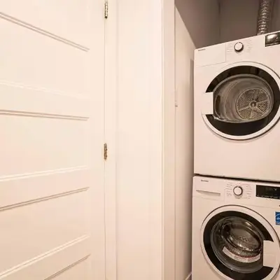 107 - Sleek New 2BR Apt with Patio