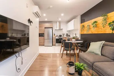 Gallery image of 110 - Modern Comfy Hub with Private Patio, gym, parking in Montréal