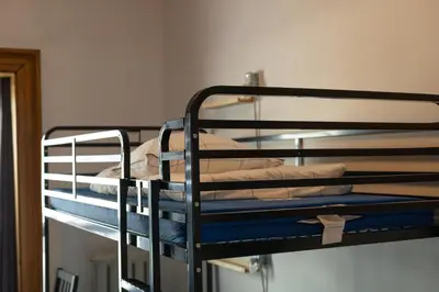 a couple of bunk beds in a room at Auberge Le Treehouse in Montréal