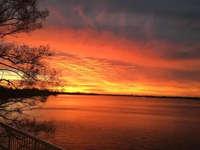 a sunset over a large body of water at Unique Waterfront House 4 BDRs, Near MTL, Fishing in Laprairie