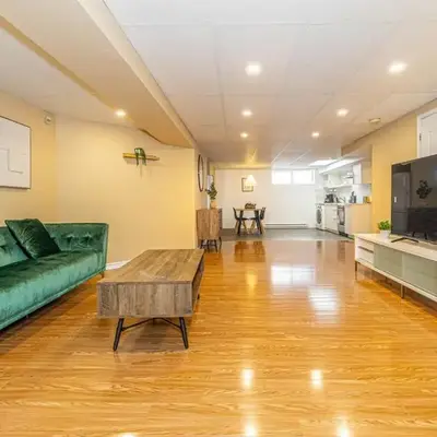 Spacious 2BDRs Apt