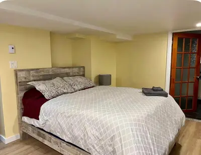 a bedroom with a large bed in a room at Studio moderne et tranquille in Montréal
