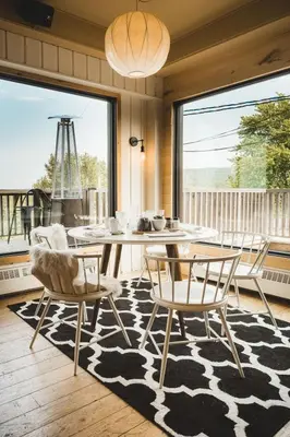 a dining room with a table and chairs and a large window at Hotel de l'Horizon in Sutton