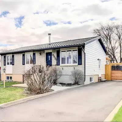 Family-Friendly Spacious 2BR Cozy Basement Suite - Near Attractions - Sleepsn5
