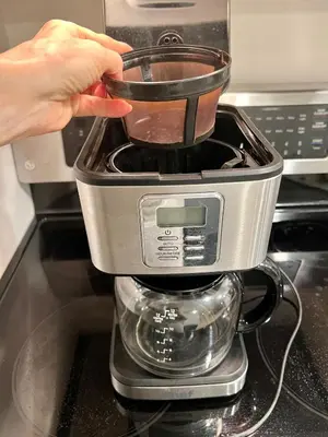 a person is stirring a sauce in a toaster at Appartement privé et calme in Montréal