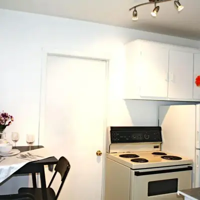 St-Denis II-8 Entire apartment at heart of MTL