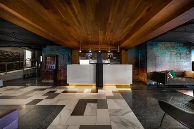 a lobby with a reception desk and a couch at Empire Suites in Montréal